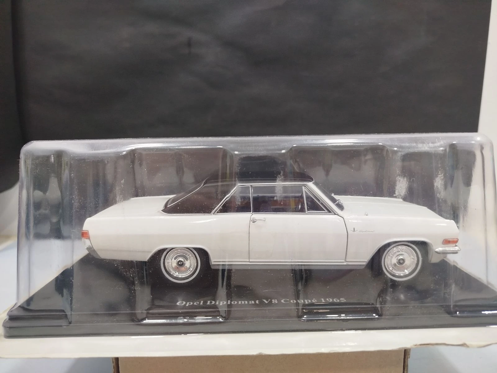 1:24 Opel Diplomat V8 Coupe 1965 Ixo Hachette 1/24